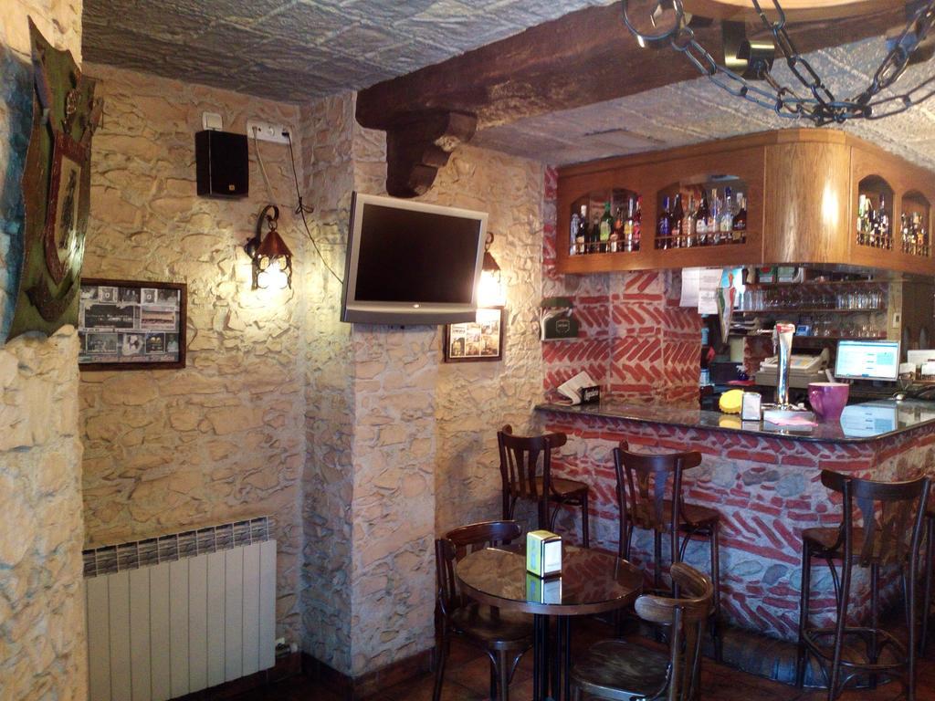 Hostal Restaurante Cornella Cornellà de Llobregat Exterior foto
